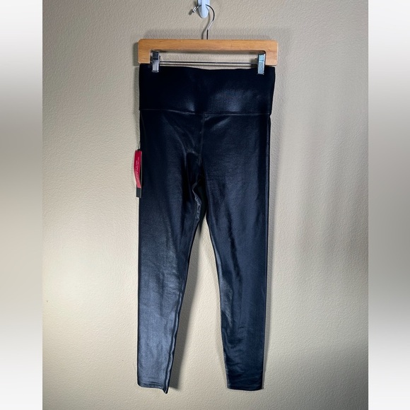 CARBON38 High Rise 7/8 Length Legging in Black Takara Shine - Picture 11 of 16